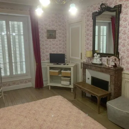 Charmant T2 Au Coeur Du Mont-dore Avec Wifi, Face Aux Thermes - Fr-1-415-95 Le Mont-Dore